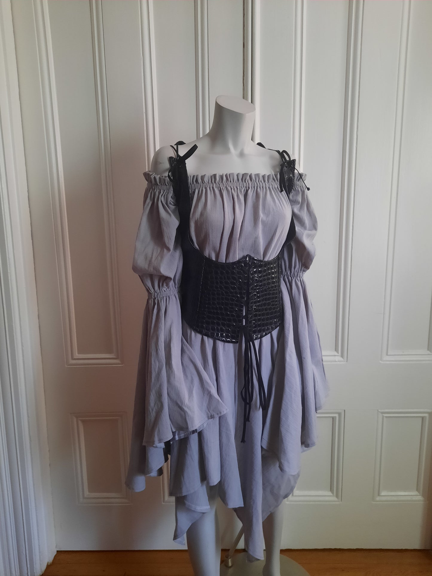 Gothic / Steampunk black Dragon scale underbust corset