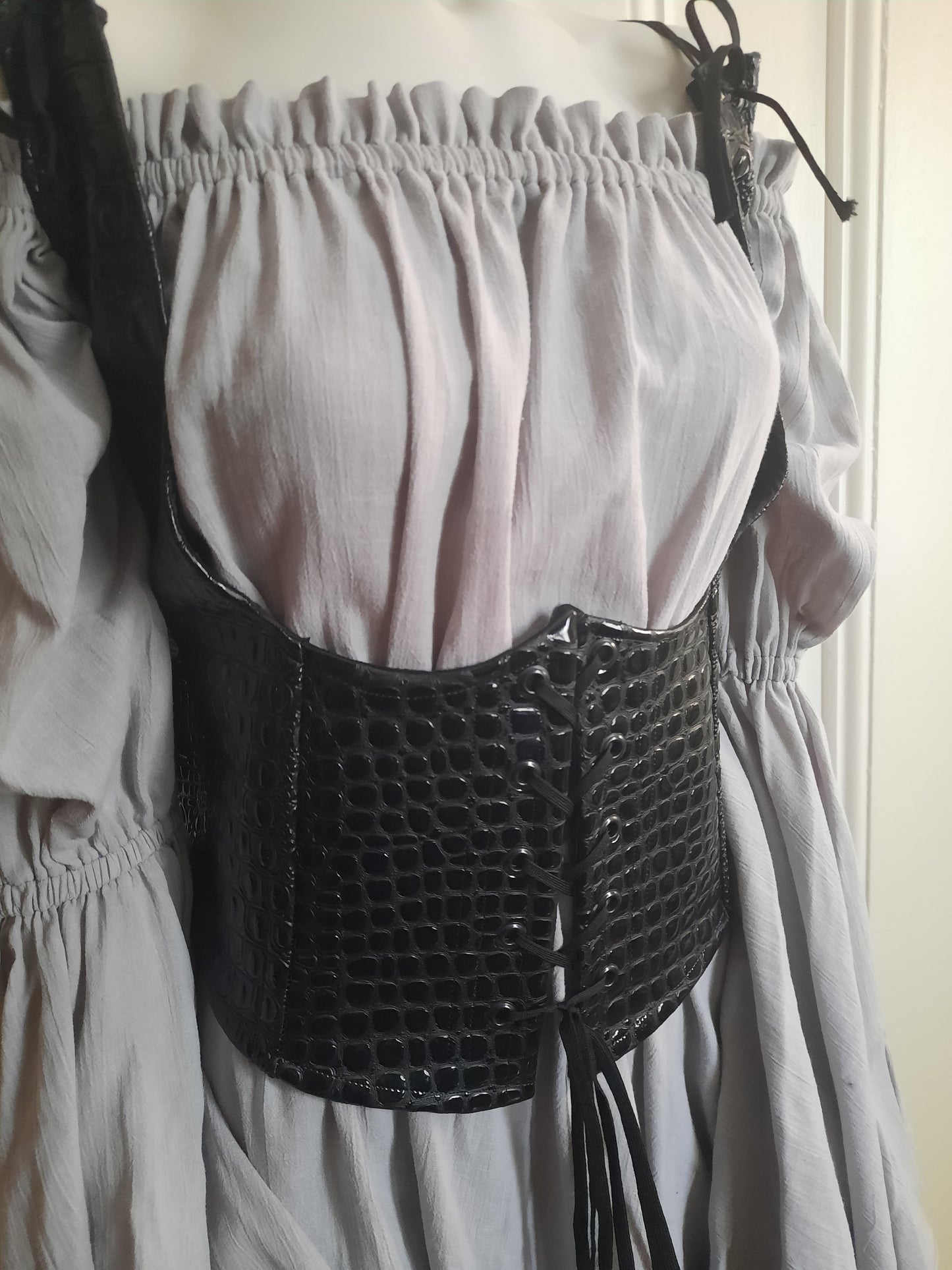 Gothic / Steampunk black Dragon scale underbust corset