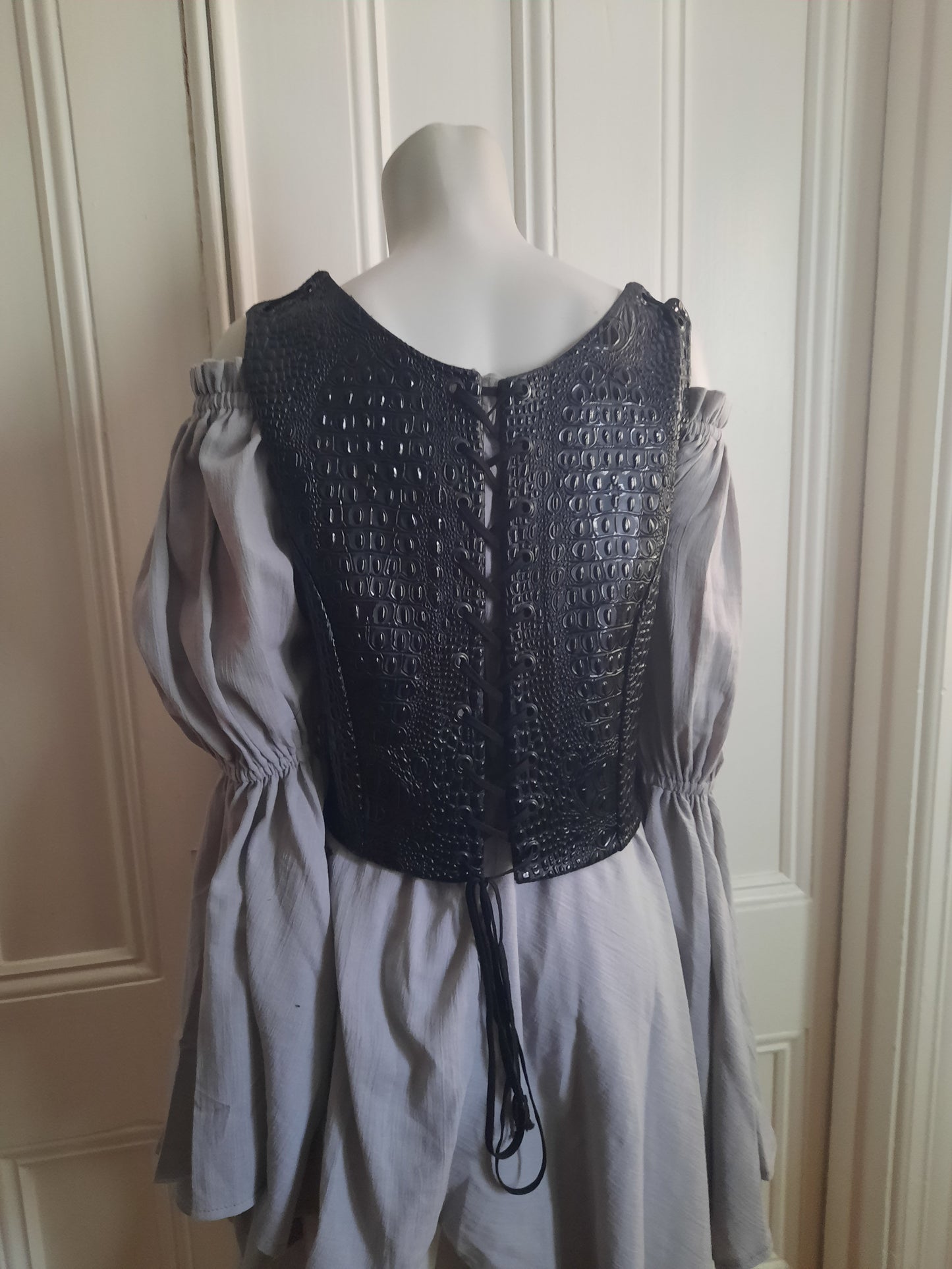 Gothic / Steampunk black Dragon scale underbust corset