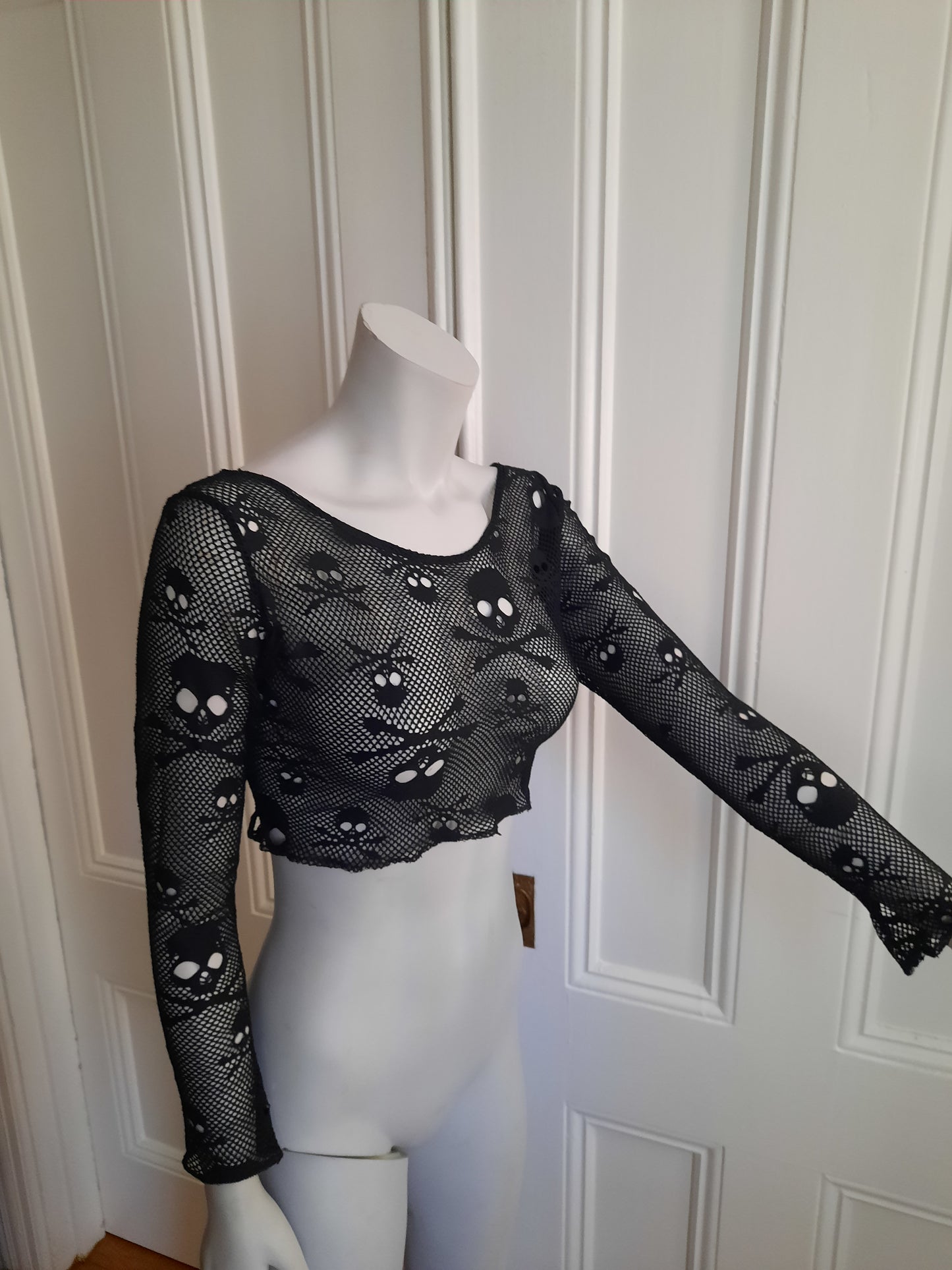 Long sleeve black skull Fishnet crop top